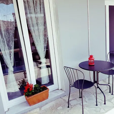 House Tenia Apartment *