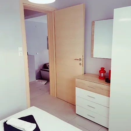 House Tenia Apartment
